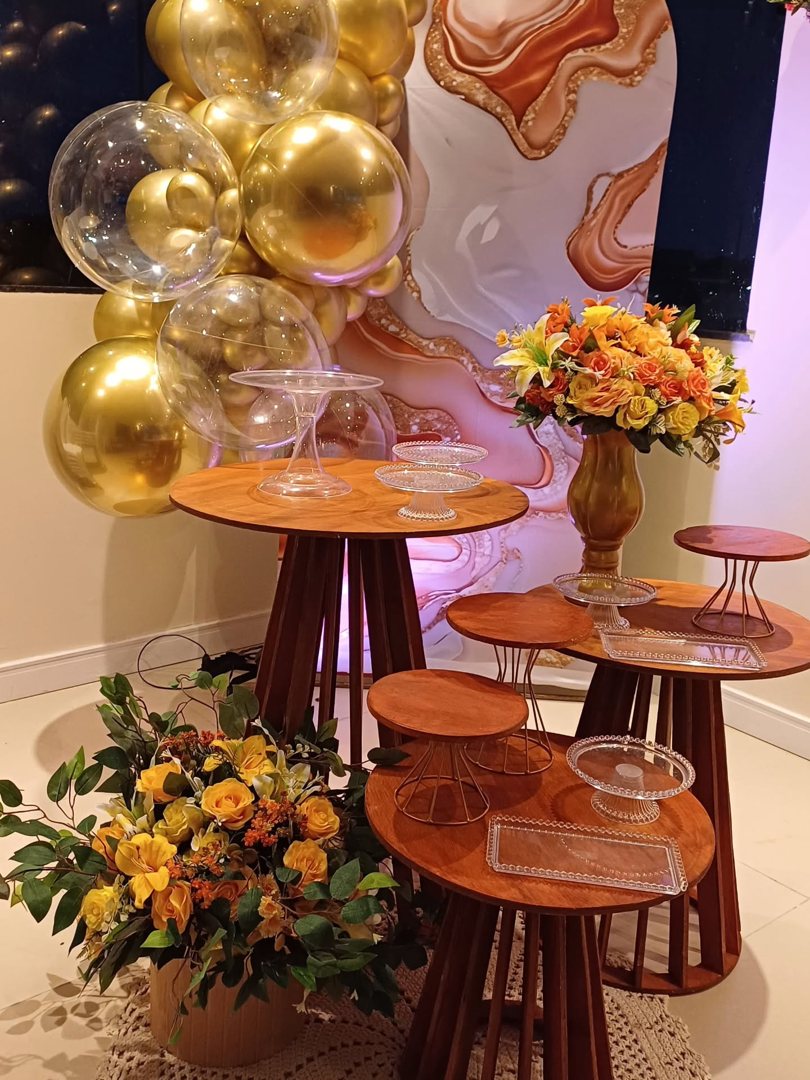 Dourado com tons terrosos