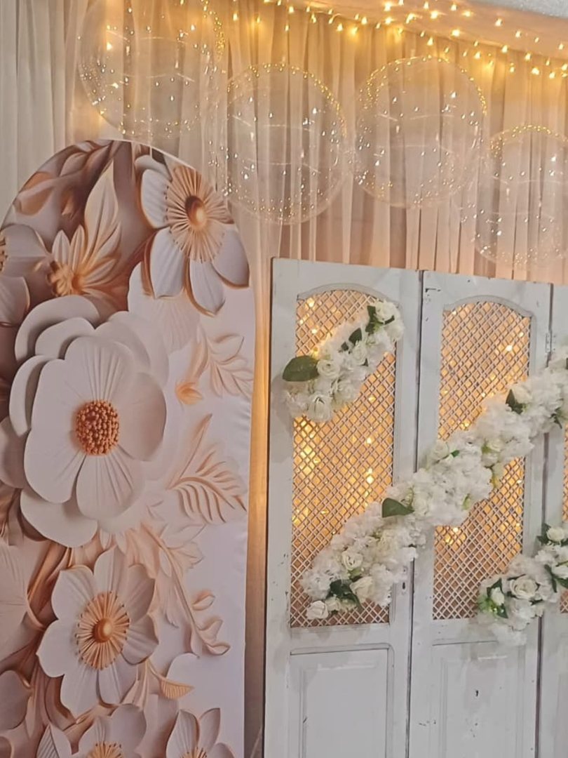 Cenário floral para confraternização